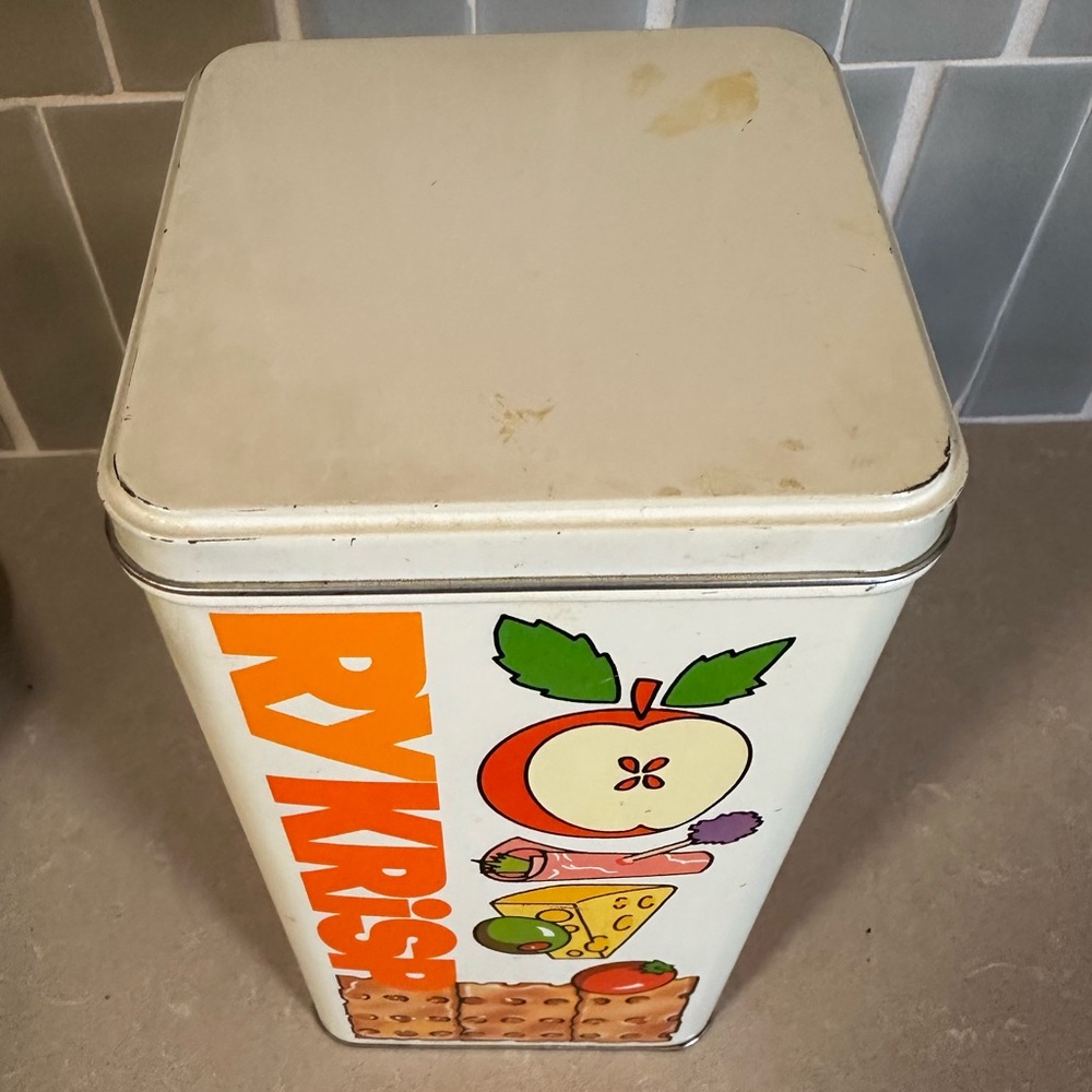 Vintage RyKrisp Cracker Storage Tin with Colorful Graphics 1980 - Picture 2 of 6